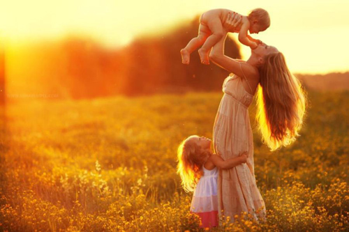 Hạnh phúc ở ngay trước mắt thôi, xa tận chân trời mà gần ngay trước mắt. 